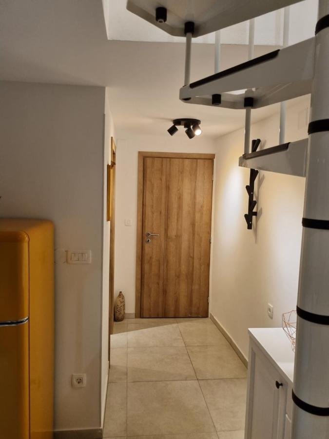 Apartman Ivano Cresアパートメント エクステリア 写真